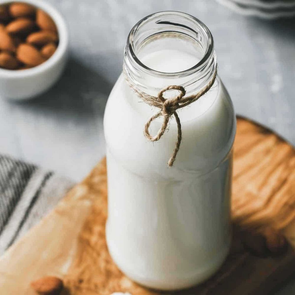 How Long Can Milk Sit Out? Discover the Shelf Life of Milk