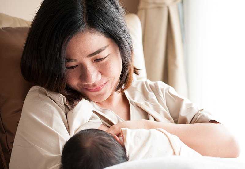 Sore Throat While Breastfeeding: Causes, Symptoms, and Remedies