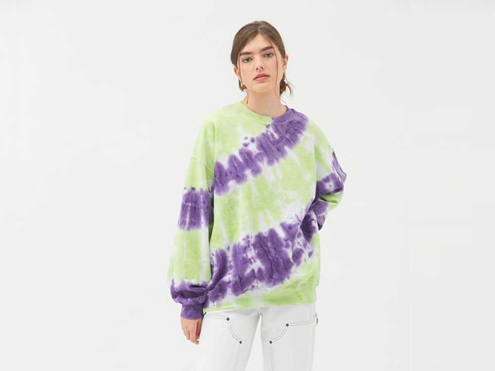 Tie Dye Stripes: Embrace the Colorful Trend for Fashion Enthusiasts